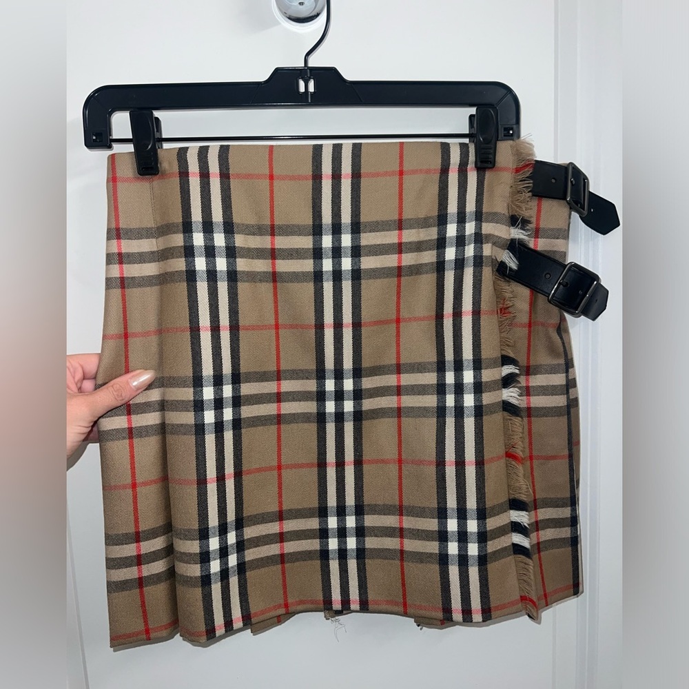 Classic Burberry Skirt-Never worn